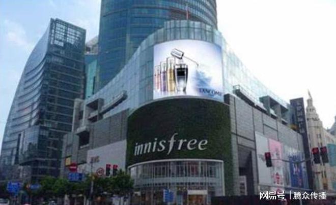 上海戶外廣告如何投放?為您解讀宏伊國際廣場大屏廣告合作形式